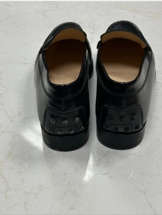 Tod's Elegant Black Leather Loafers - Picture 3 of 4